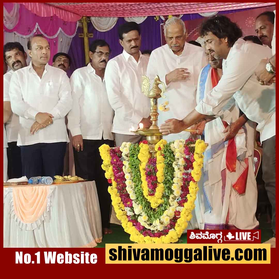 Minister Madhu Bangarappa visit Sigandur temple