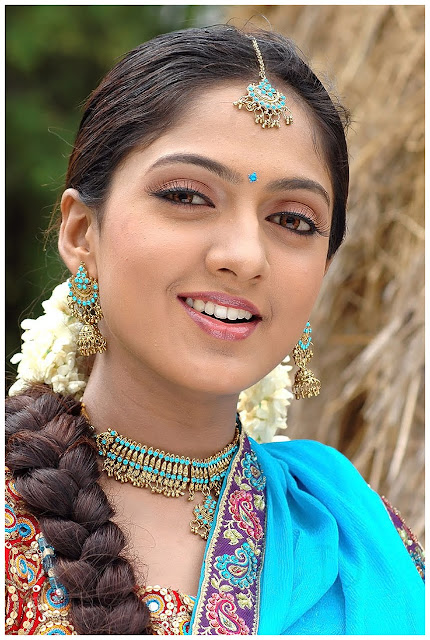 sheela latest hot exposing stills~www.telugubhamalu.blogspot.com