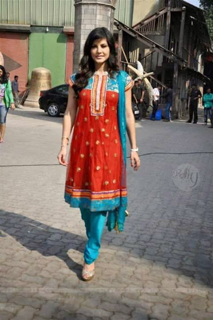 Sunny Leone in Punjabi Suit Images