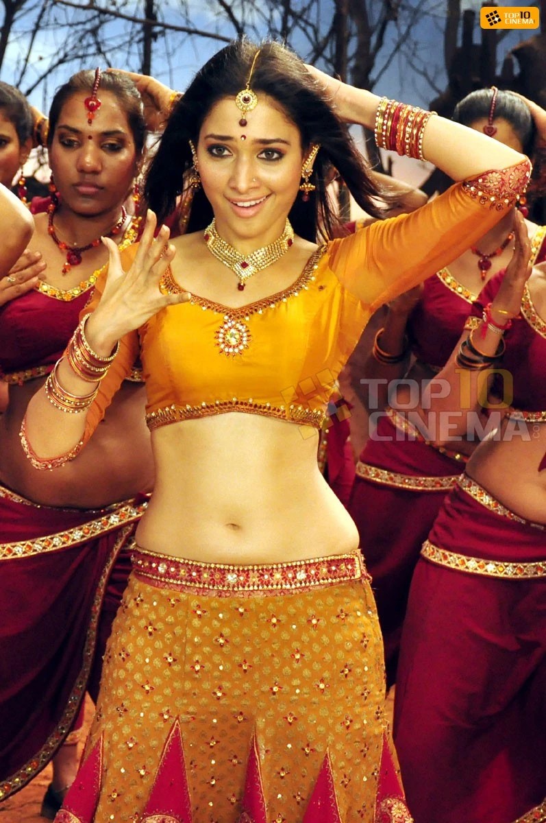 Tamanna Bhatia dancing in the song "Pudikale Pudikuthu" from the movie "Venghai"