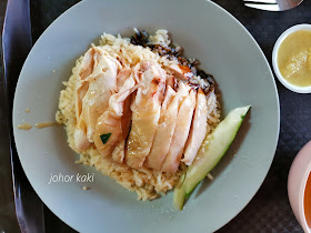 Heng Heng Hainanese Chicken Rice. Worthy Alternative to Tian Tian @ Maxwell Road Food Centre 興興海南鸡饭