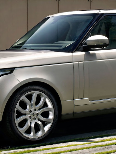 Land Rover has revealed details and images of its 2013 Range Rover. The company says that the new Range Rover is 420kg lighter as compared to the outgoing model.