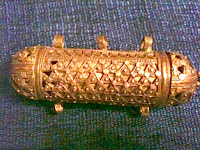 Bowsani pendant