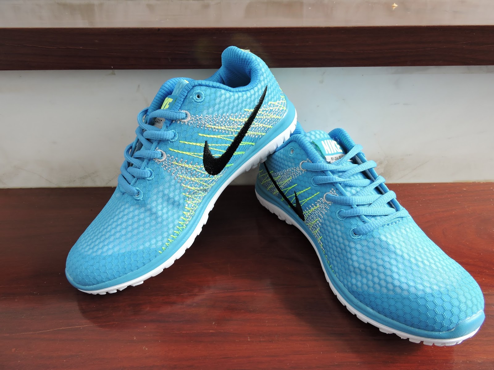 Giày Thể Thao Nữ Nike lưới màu xanh quá đẹp