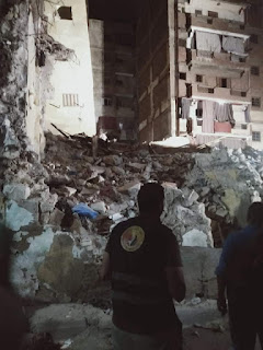 لحظة انهيار منزل  في كرموز وميل عمارة ١٣ دور فى الاسكندرية الان عدد الوفيات فى بيت كرموز صور مباشرة الان