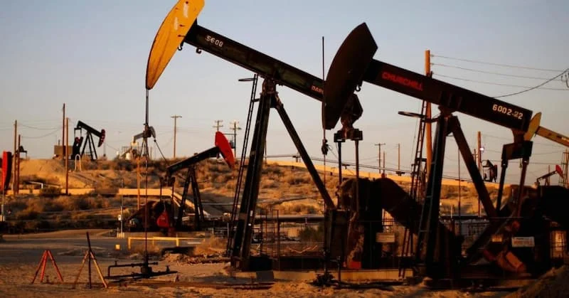 أسعار النفط تستقر قرب أعلى مستوياتها في ثلاثة أسابيع بفعل التوترات في الشرق الأوسط والطلب الصيني