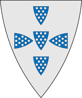 Armas primitivas do rei português: de prata com cinco escudetes de azul, besantados do campo, postos em cruz, os dos flancos apontados ao centro.