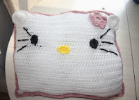 http://translate.google.es/translate?hl=es&sl=en&tl=es&u=http%3A%2F%2Fcantoocrochet.blogspot.com.es%2F2012%2F09%2Fhello-kitty-pillow.html