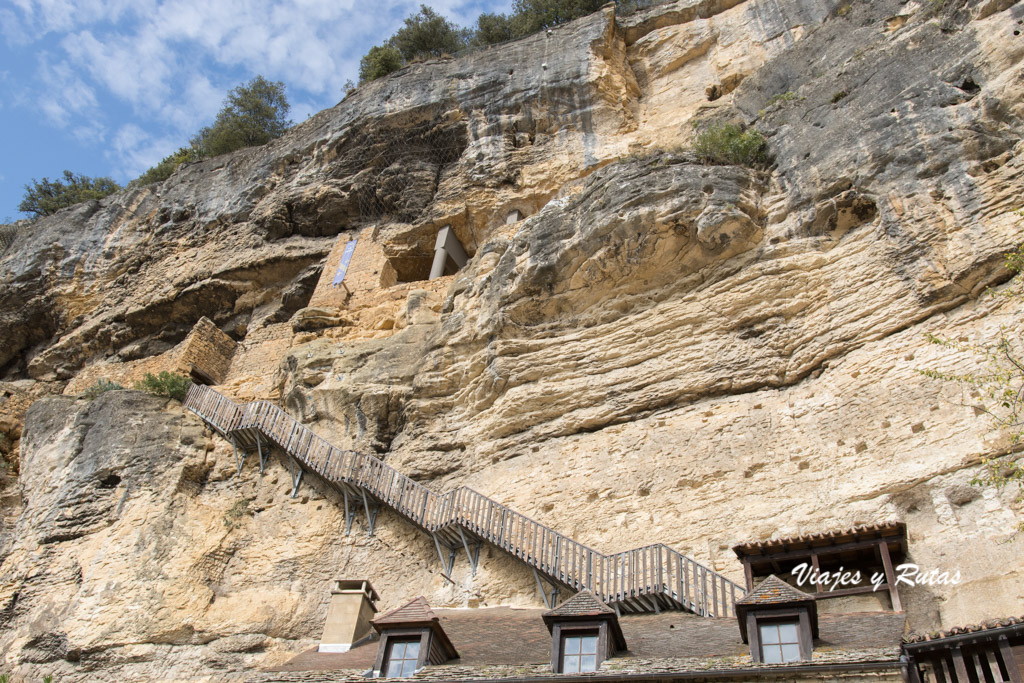 Escaleras de subida al fuerte troglodita de La Roque Gageac