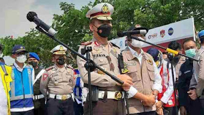 Kakorlantas Polri Bersama Tiga Menteri Lepas One Way Nasional di GT Kalikangkung