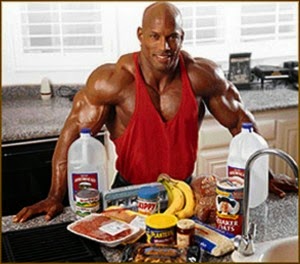 https://mastermuscle.files.wordpress.com/2012/08/bodybuilder-and-food.jpg