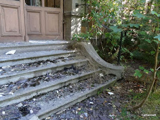 urbex-villa-manoir-Amélie-piano-escaliers-jpg