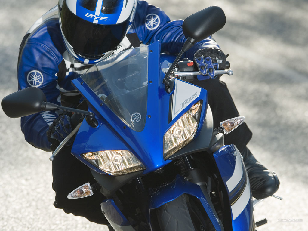 ... Download Yamaha YZF-R125 Wallpapers | High Resolution Wallpaper