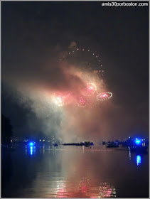 Día de la Independencia 2015 en Boston: Fuegos Artificiales en el Río Charles