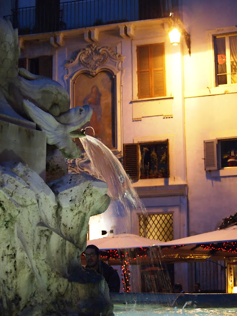 pantheon fountain madonna rome