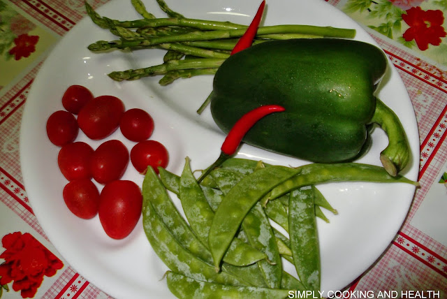 Cherry tomato,asparagus,bell pepper, snow peas and red chili