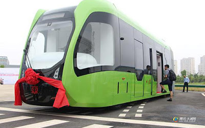 Primo Tram Elettrico Senza Rotaie