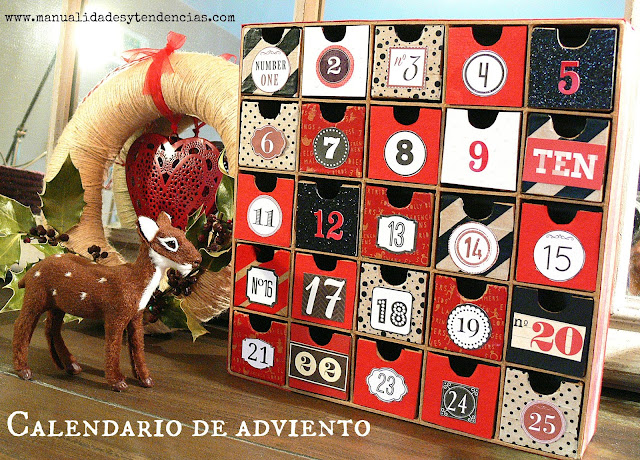 Calendario de adviento rojo, negro y blanco