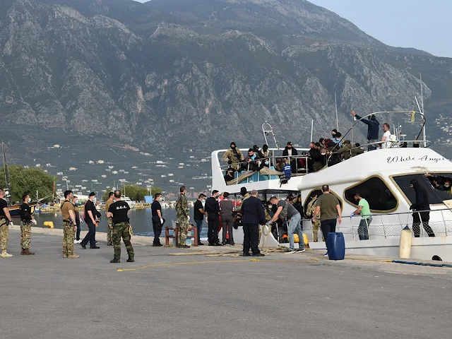 Η Περιφέρεια Πελοποννήσου συνδράμει στην φιλοξενία 182 μεταναστών στο λιμάνι της Καλαμάτας