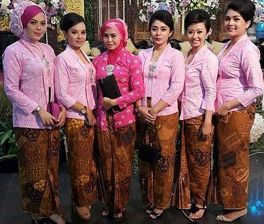 50 Model Kebaya Keluarga Pengantin Modern Terbaru 2019 