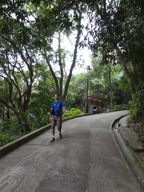 Caminando por Old Peak Road en Hong Kong