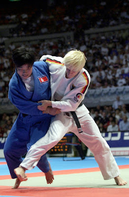 Osaka 2003 - Combate entre Kye Sun-Hui y la alemana Yvonne Bönisch