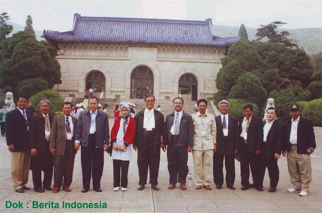 Mengunjungi Makam Bapak Pendiri China Modern