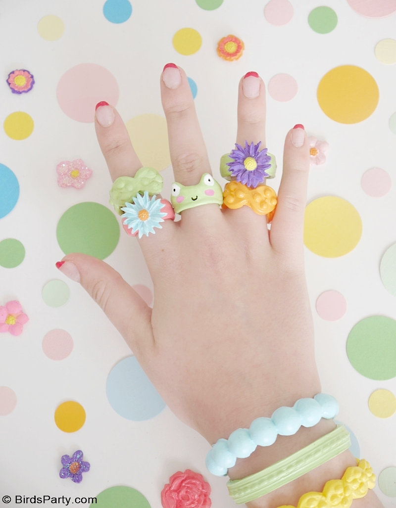 DIY Chunky Rings and Plastic Jewelry with Moldable Plastic  - craft fun and durable spring flowers and animals with your kids using thermoplastics! by BirdsParty @BirddParty #diy #jewelry #thermoplastic #chunkyrings #kidscrafts #diycrafts #plasticjewelry #diyjelwery #diyrings #animalrings #moldableplastic