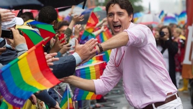 Primer ministro de Canadá hace historia al participar en desfile Orgullo Gay de Toronto