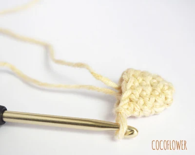 Hen Eggcup and Egg cover - Crochet Chicken tuto  - Free Easter DIY by CocoFlower