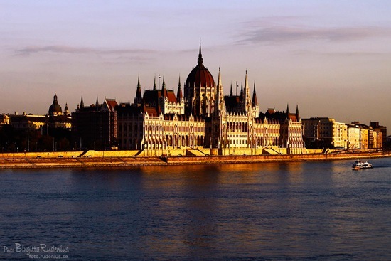 260_20110916_parlament