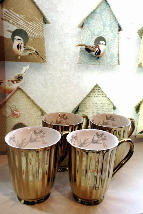 http://www.pierrotetcoco.com/set-of-4-gold-hirondelle-mugs/