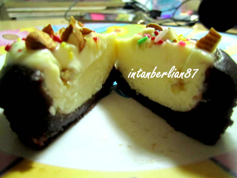 Resepi Black bottom cupcake with cream cheese filling 