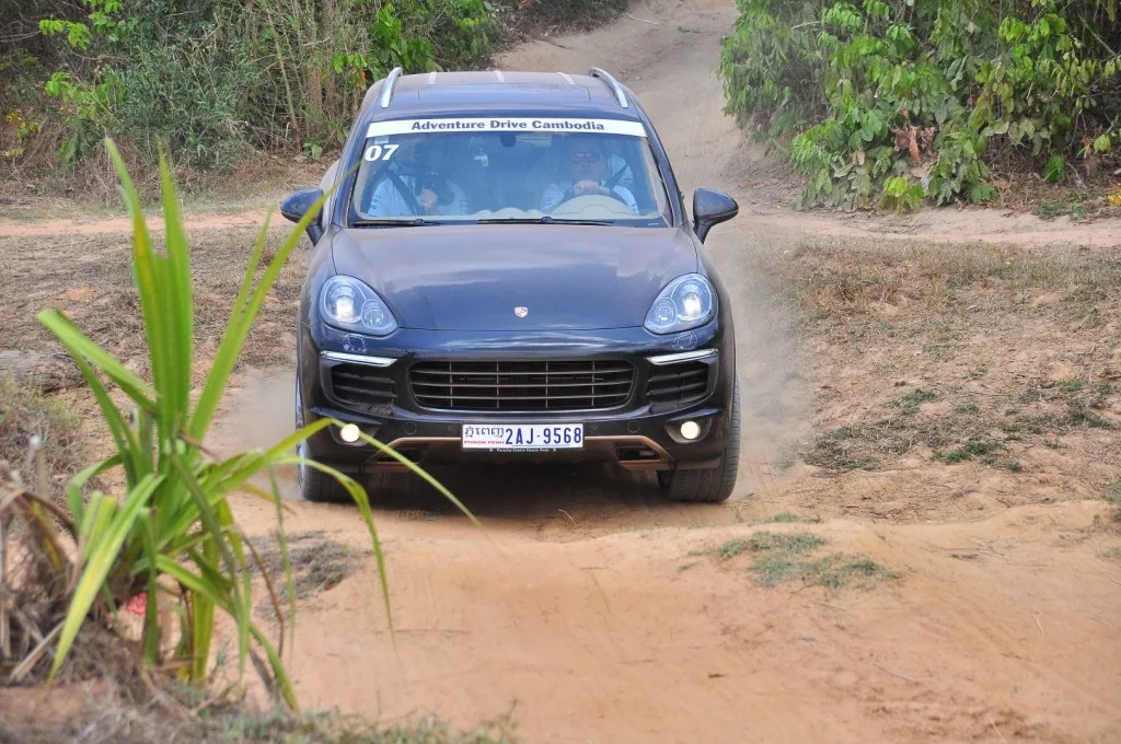 Porsche Macan và Cayenne