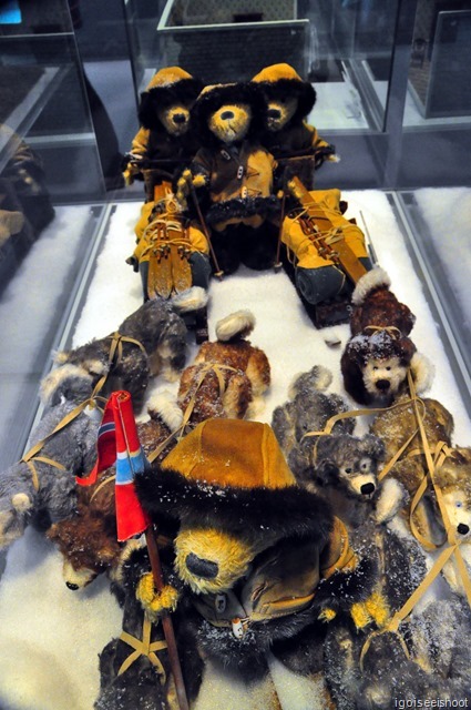 Teddy Bear Museum at Jeju.     bears on sled