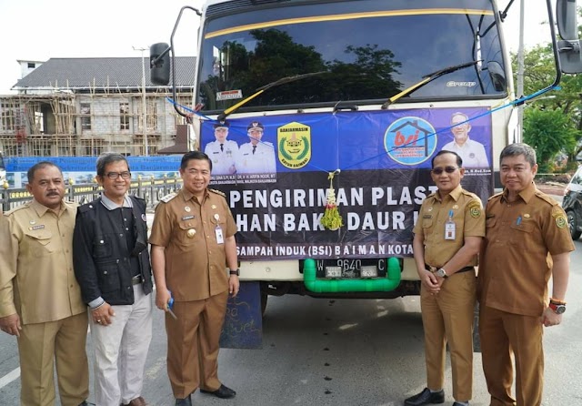 Bahan Baku Daur Ulang, Pemko Banjarmasin Kirim Sampah Plastik Ke Surabaya 