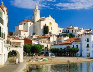 Iglesia de Santa María en Cadaqués, vacaciones