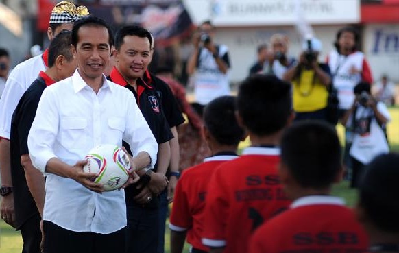 Jokowi Ingin Perubahan Total Mengenai Sepakbola Indonesia