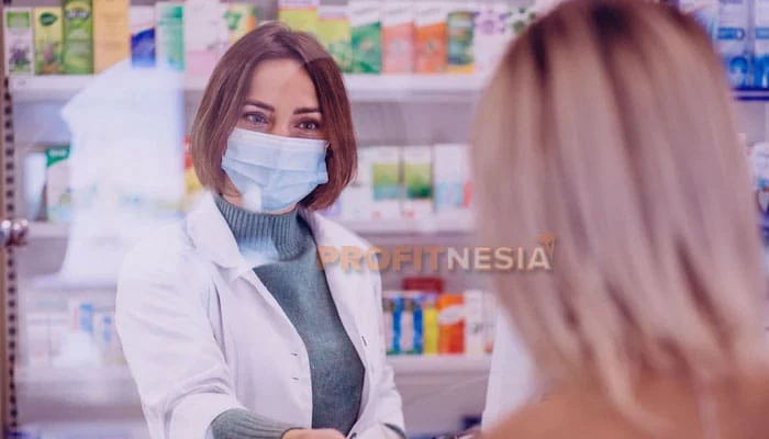 seseorang beli di toko obat