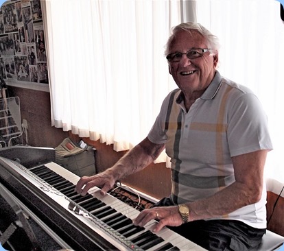 Arrival Music was provided by Rod Moffat. Photo courtesy of Dennis Lyons.