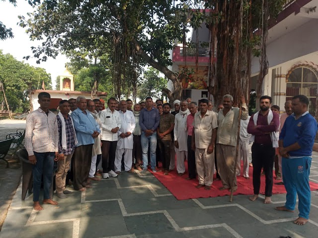 एनटीपीसी प्रभावित गांव की मीटिंग कैलाशपुर गांव में सिद्ध बाबा के मंदिर पर हुई।