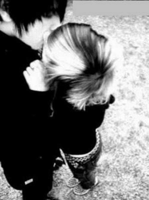 cute emo love backgrounds. Emo Love Heart Pictures. love