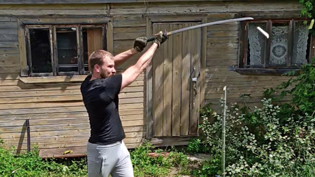 Тамэсигири японским мечом катаной от школы кендзюцу Katana Club