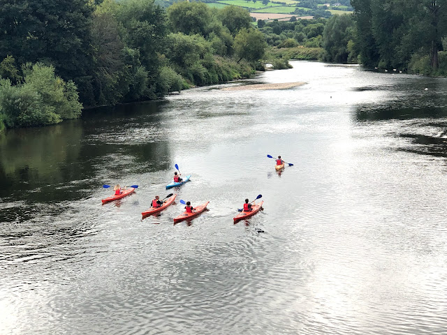 6 kayakers disappear along a river - it looks like far too much effort.