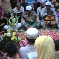 Masya Allah, Peziarah "Curi" Tanah Pusara Gus Dur