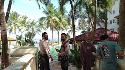 Personel Ditpamobvit Polda Banten Ajak Pengunjung Hotel Marbella Patuhi Protokol Kesehatan