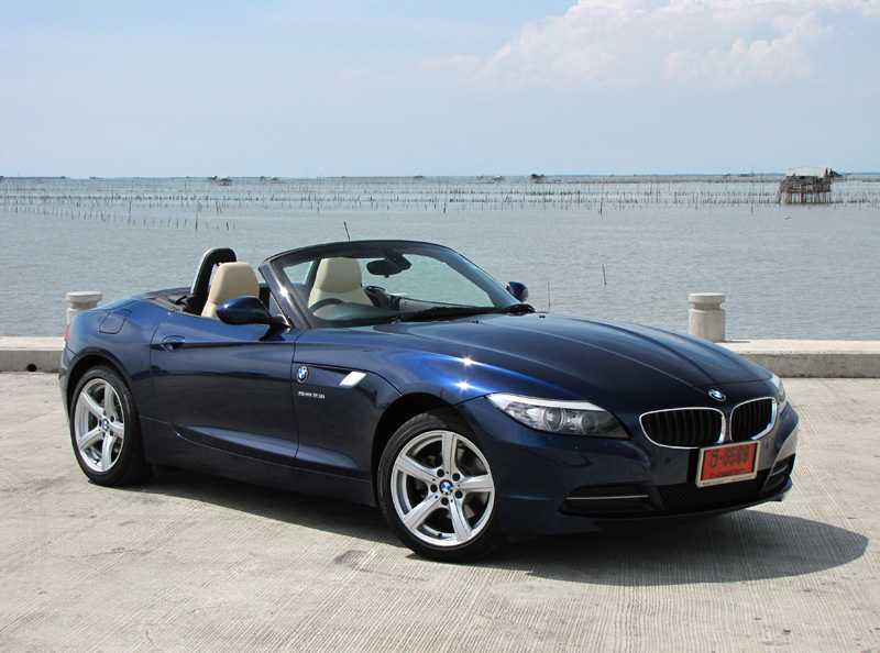 For 2011 the BMW Z4 amps up its aggression with the introduction of a new 