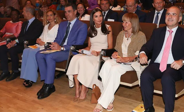 Queen Letizia wore an ivory midi dress by Pedro del Hierro. Carolina Herrera slingback pumps. Carolina Herrera Doma insignia bag