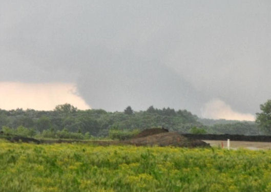 tornado pics 2010. large tornado was reported