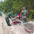 Babinsa Gotong Royong, Bantu Warga Bangun Talud